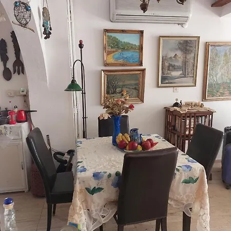 Merkez Bahceli, Avlulu Ev Feriehus *