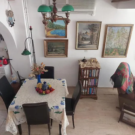 Merkez Bahceli, Avlulu Ev Feriehus
